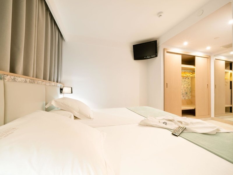 Plus Fariones Suite Hotel 23