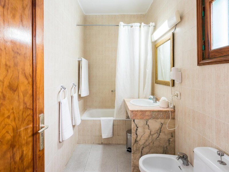 Aparthotel Blue Sea Los Fiscos 45 - Bathroom Example