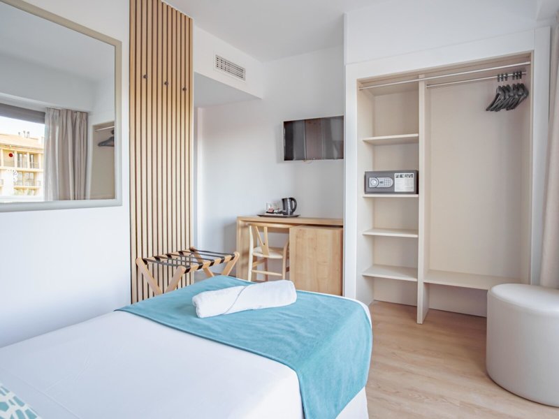 Bahia de Alcudia 44 - Room Example