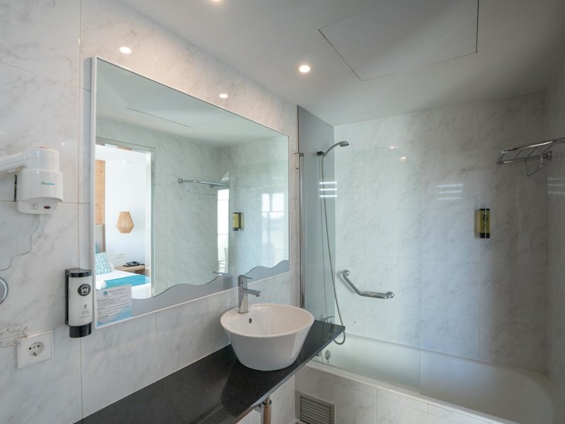 Bahia de Alcudia 46 - Room Example