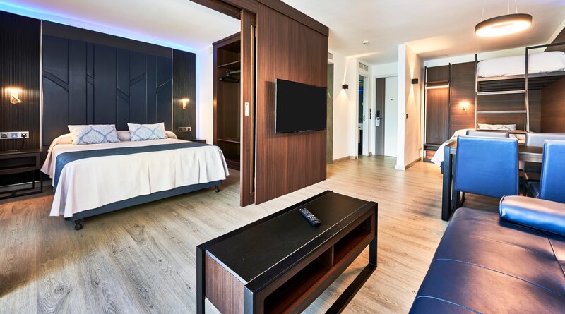 Bellevue Club 82