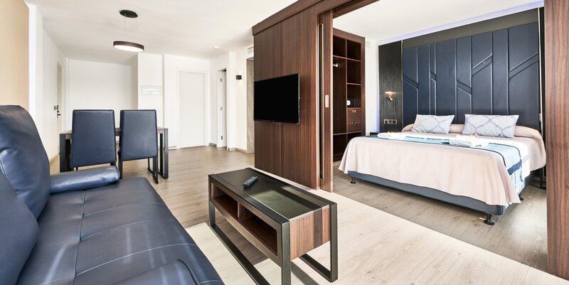 Bellevue Club 106