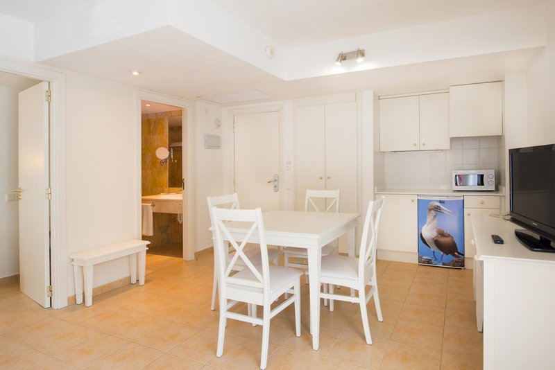 Iberostar Waves Ciudad Blanca 38