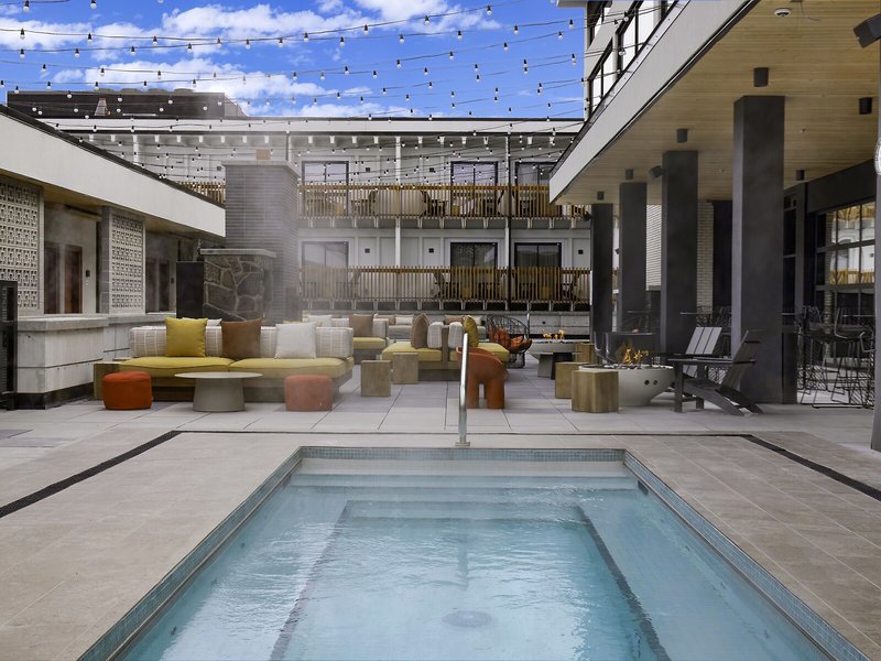 Moxy Banff 2
