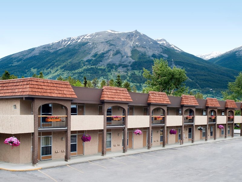 Tonquin Inn 1