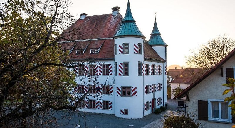 Zum Schloss - Hotel & Restaurant