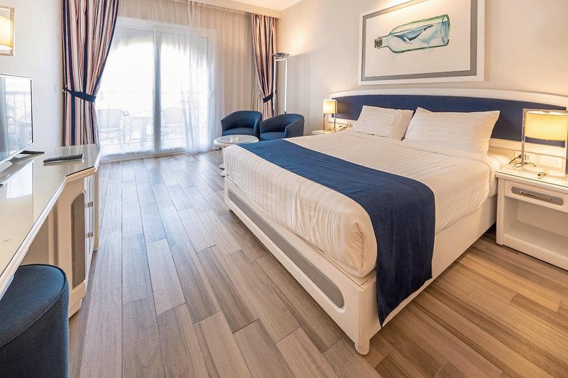 Desert Rose Resort 11