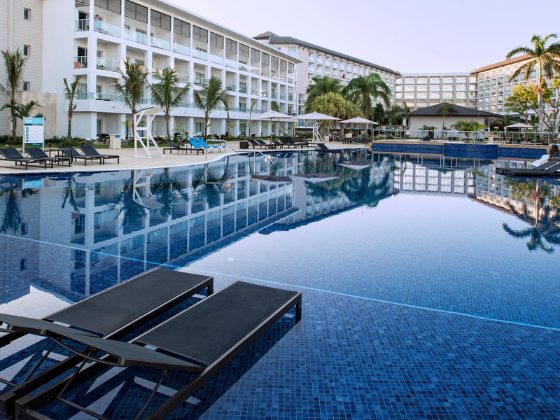 Hideaway at Royalton Blue Waters 13