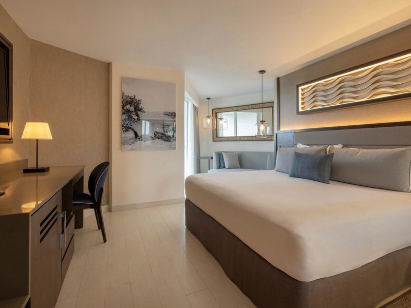 Hideaway at Royalton Blue Waters 44