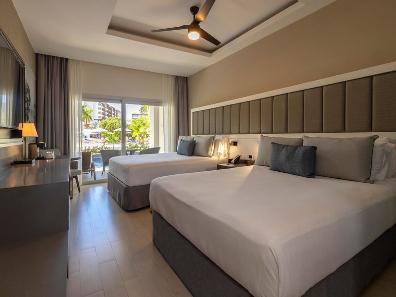 Hideaway at Royalton Blue Waters 45