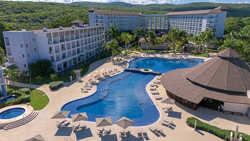 Hideaway at Royalton Blue Waters 19