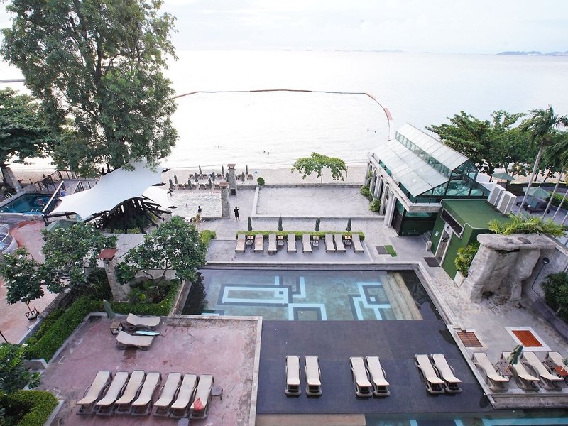 Modus Beachfront Resort Pattaya 12