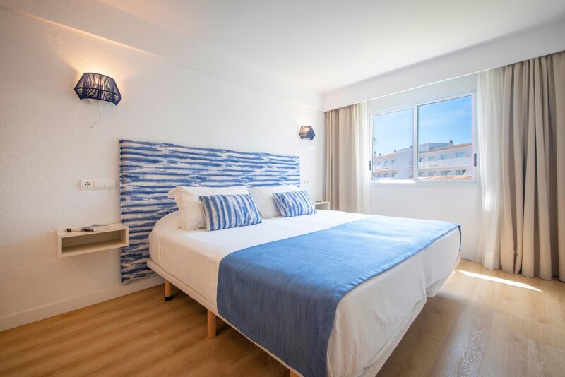 Blau Punta Reina 37