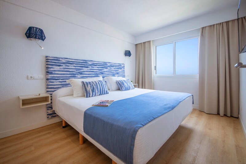 Blau Punta Reina 42