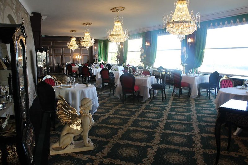 Chateau Le Prieure Chenehutte 1