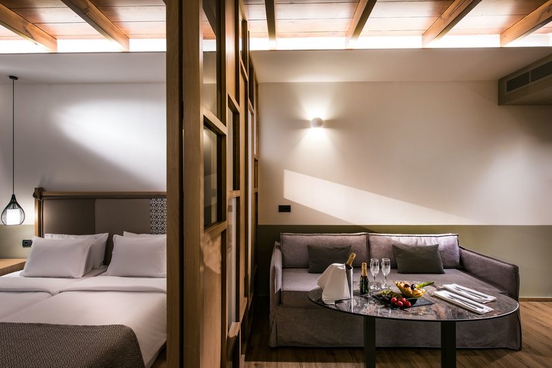 Petousis Hotel & Suites 30 - Bathroom Example