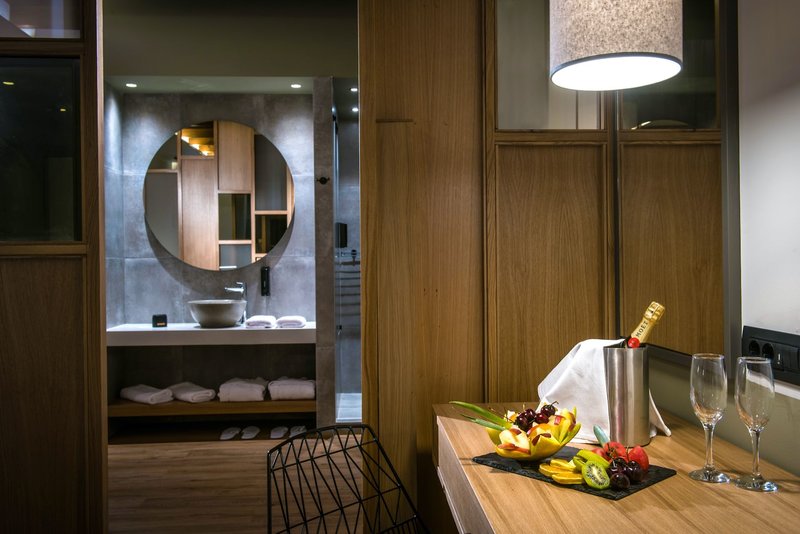 Petousis Hotel & Suites 32 - Bathroom Example