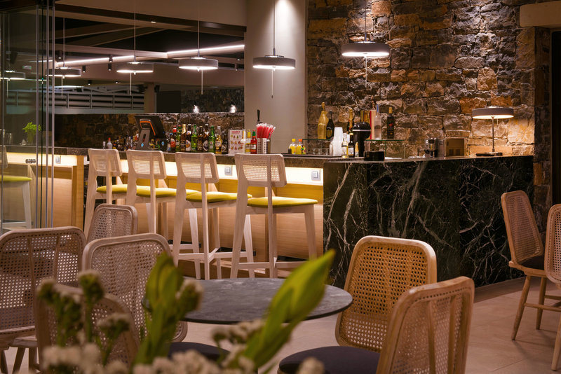 Petousis Hotel & Suites 10