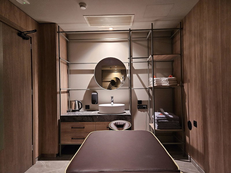 Petousis Hotel & Suites 26