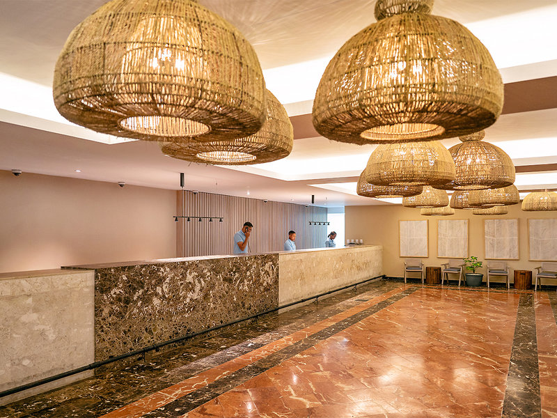 Coral Costa Caribe Resort & Spa 9 - Lounge / Lobby