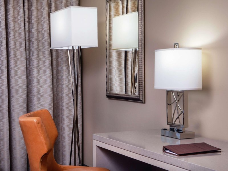 DoubleTree by Hilton Hotel Nashville Downtown 37