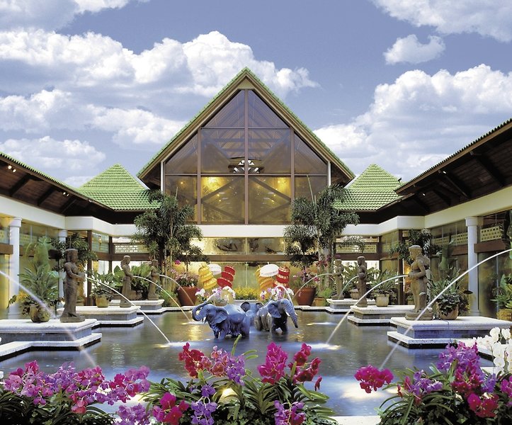Loews Royal Pacific Resort at Universal Orlando