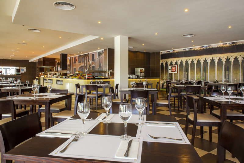 Iberostar Waves Club Cala Barca 37