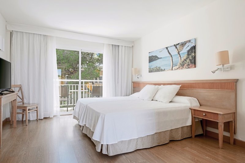 Iberostar Waves Club Cala Barca 10