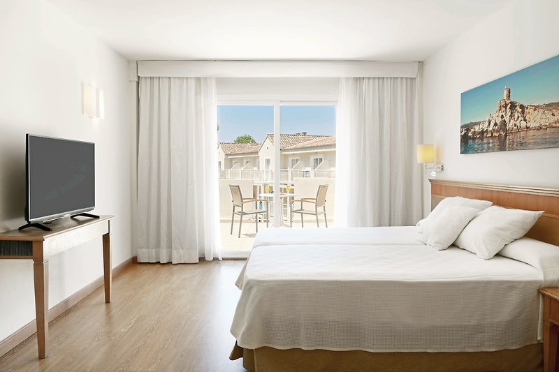 Iberostar Waves Club Cala Barca 11