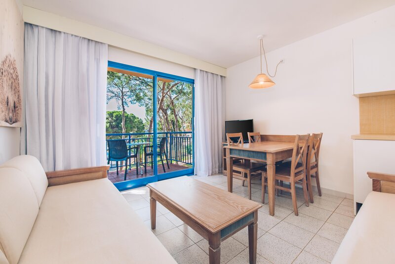 Iberostar Waves Club Cala Barca 12