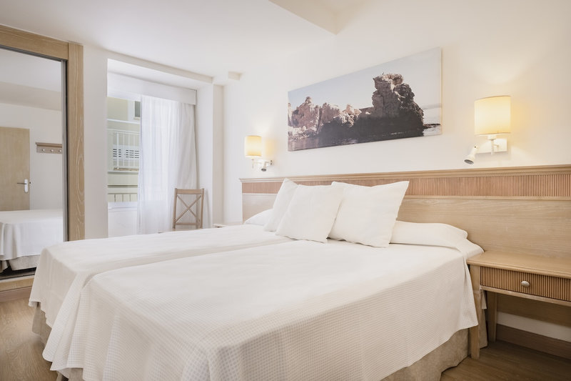 Iberostar Waves Club Cala Barca 8