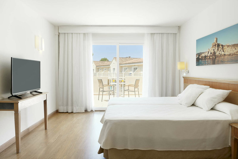 Iberostar Waves Club Cala Barca 9