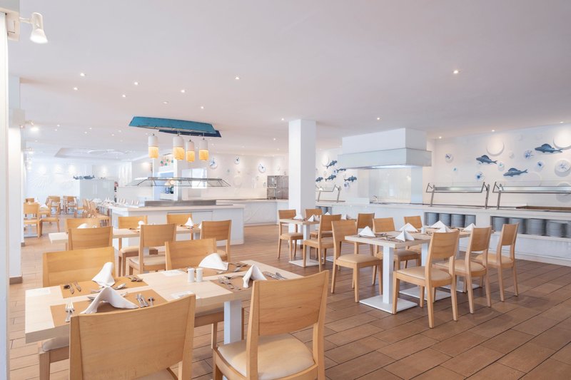 Iberostar Waves Club Cala Barca 40