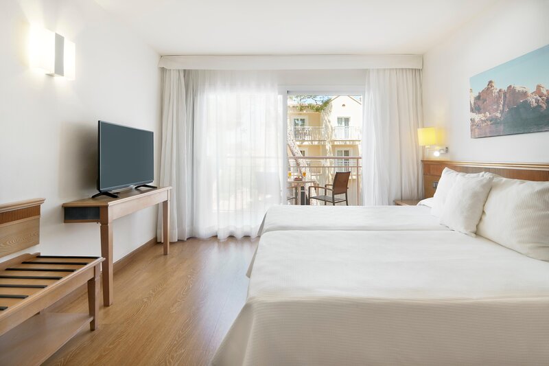 Iberostar Waves Club Cala Barca 41