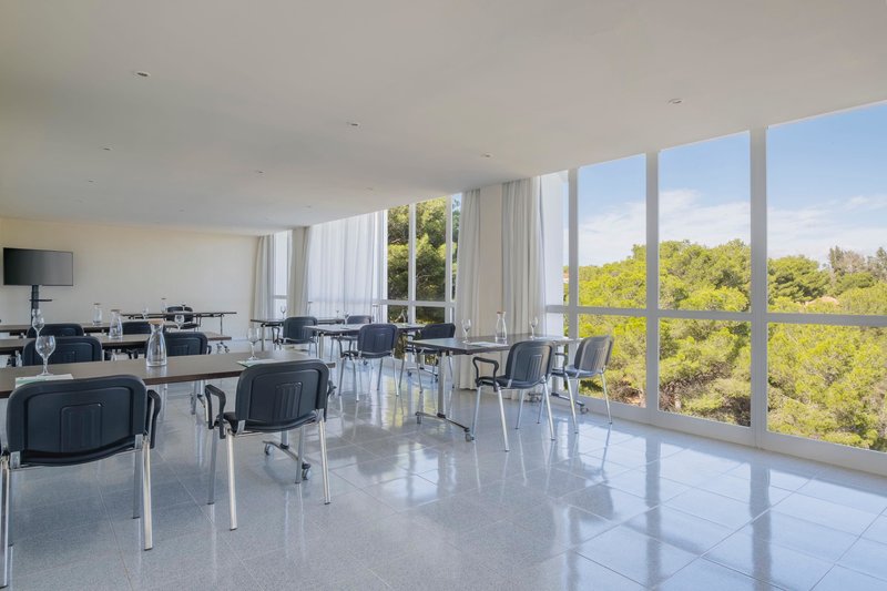 Iberostar Waves Club Cala Barca 22