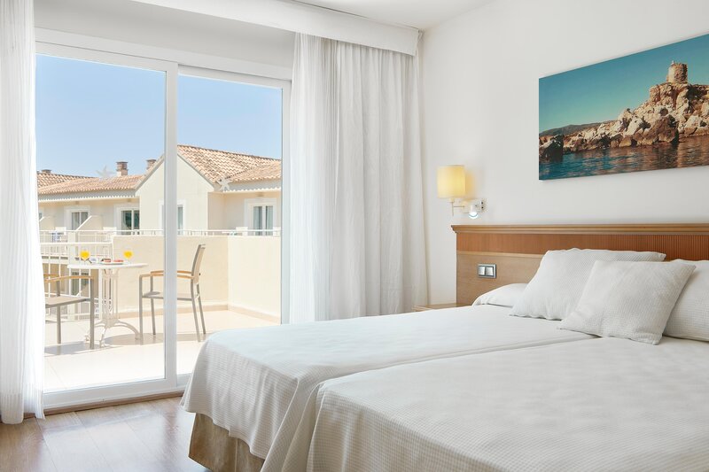 Iberostar Waves Club Cala Barca 32