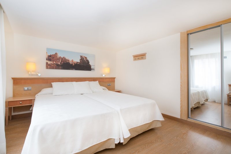 Iberostar Waves Club Cala Barca 35