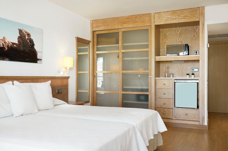 Iberostar Waves Club Cala Barca 40