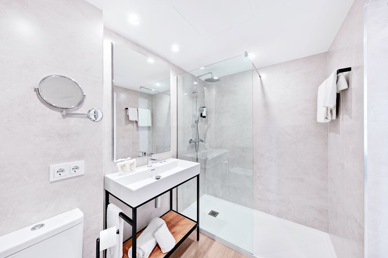 Bella Playa & Spa 16 - Bathroom Example