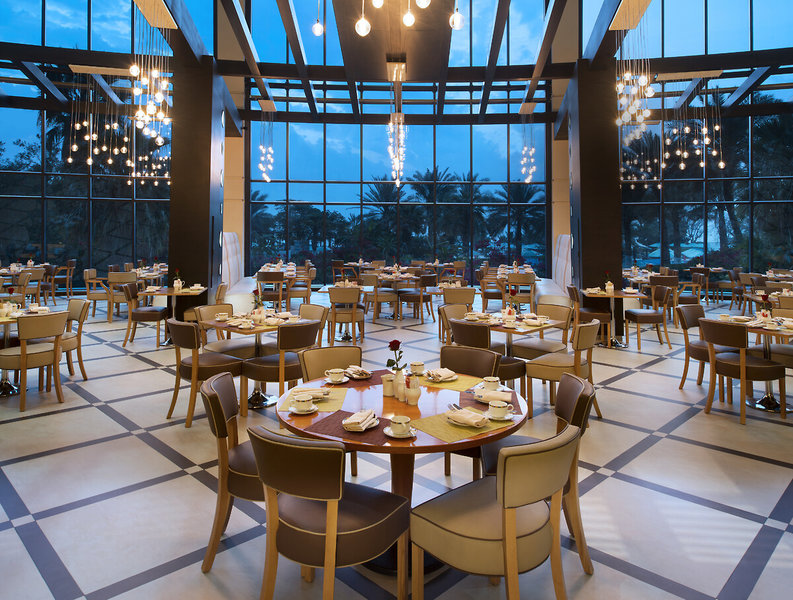 Le Meridien Al Aqah Beach Resort 6