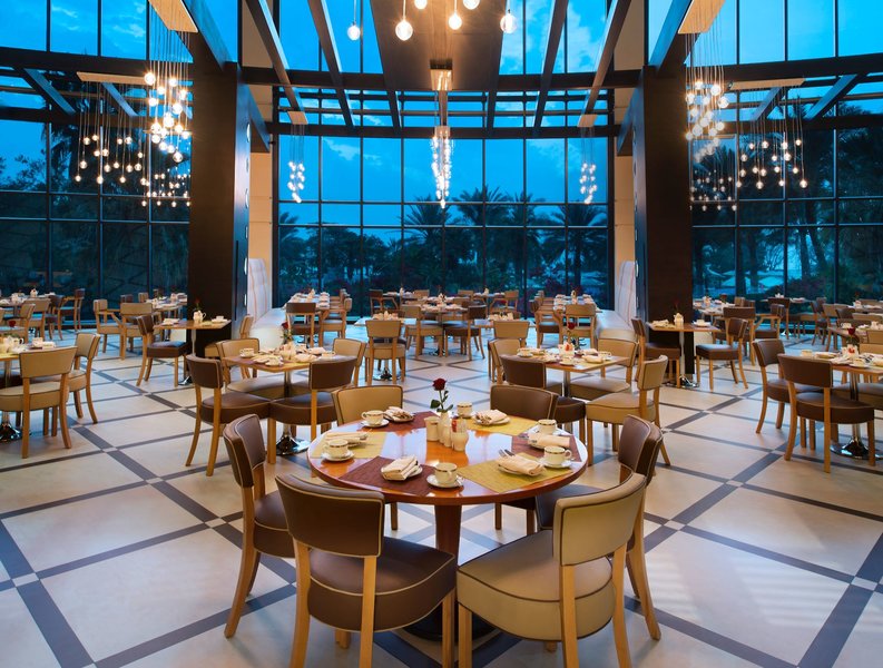 Le Meridien Al Aqah Beach Resort 6