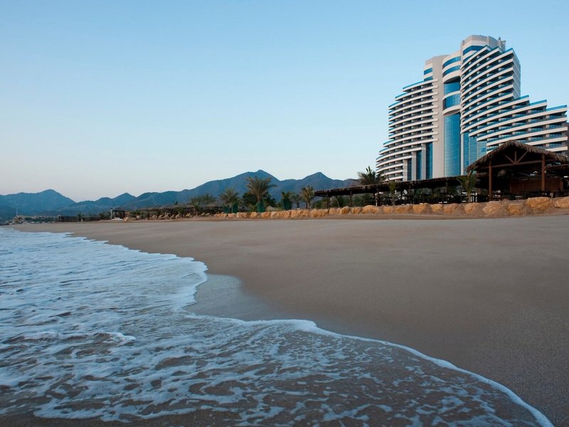 Le Meridien Al Aqah Beach Resort 3
