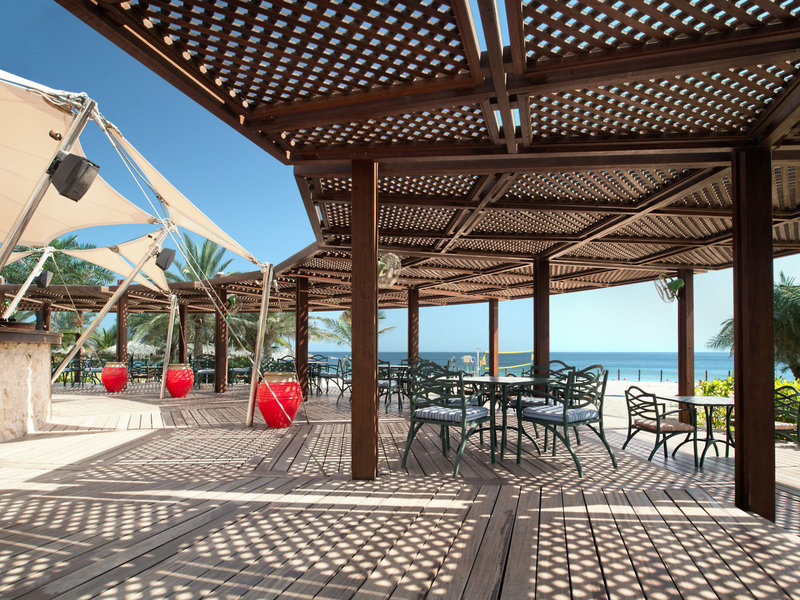 Le Meridien Al Aqah Beach Resort 10