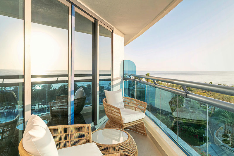 Le Meridien Al Aqah Beach Resort 9