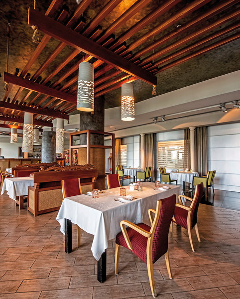 Le Meridien Al Aqah Beach Resort 12