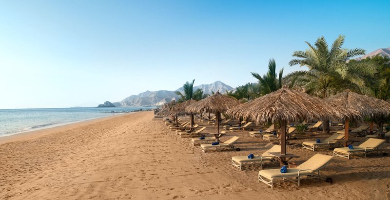 Le Meridien Al Aqah Beach Resort 4