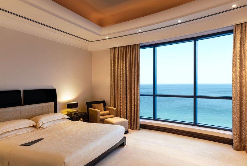 Le Meridien Al Aqah Beach Resort 5