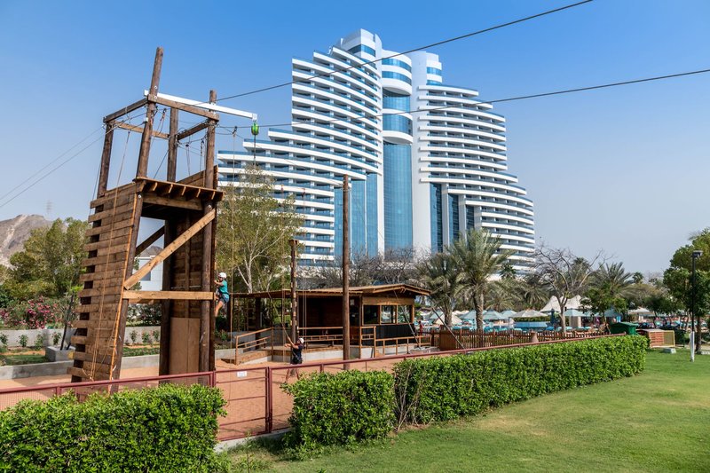 Le Meridien Al Aqah Beach Resort 10