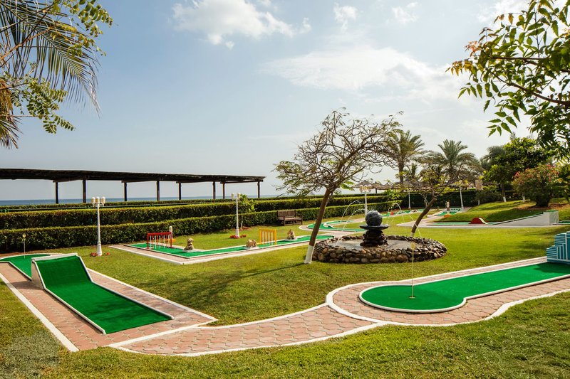 Le Meridien Al Aqah Beach Resort 11