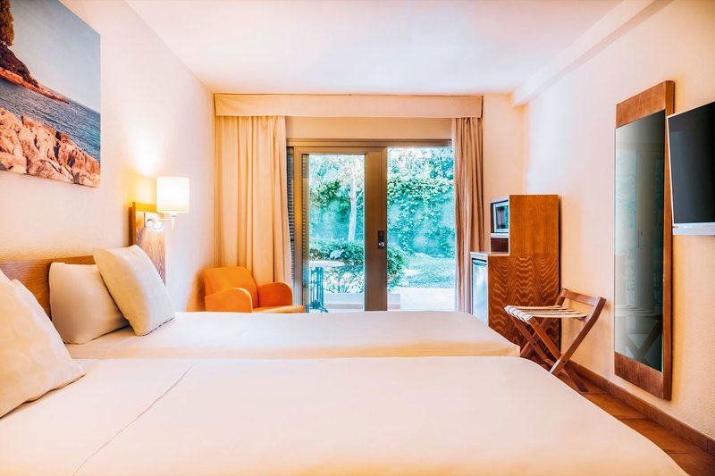 Iberostar Waves Pinos Park 18